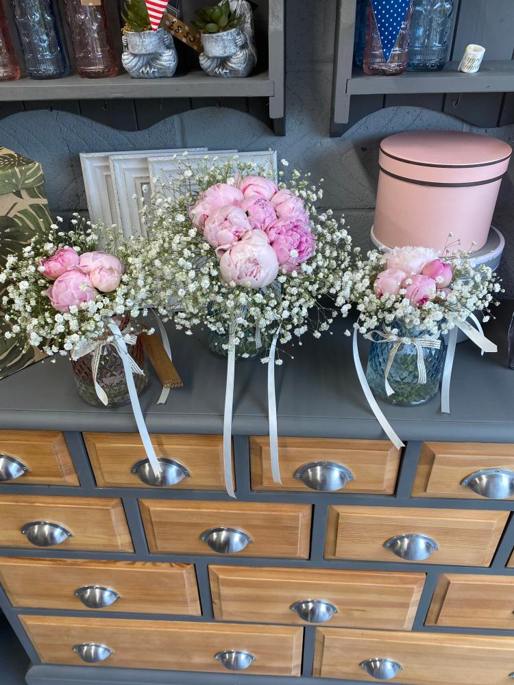 Wedding flowers and Bridal Bouquets delivered across Essex Me