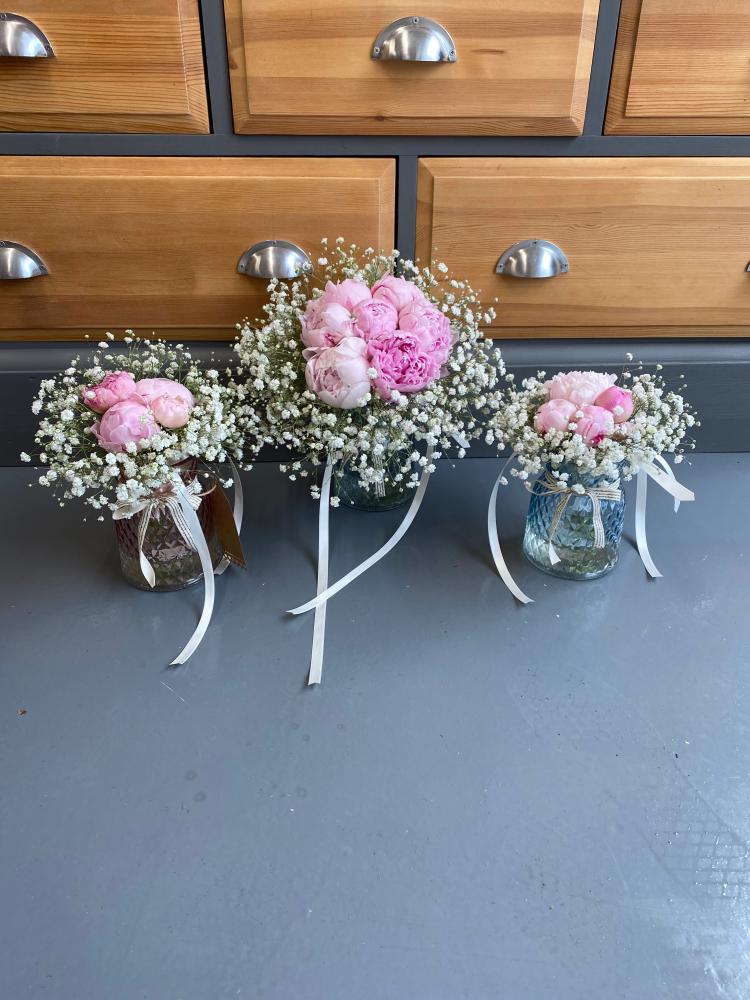 Wedding flowers and Bridal Bouquets delivered across Essex Me