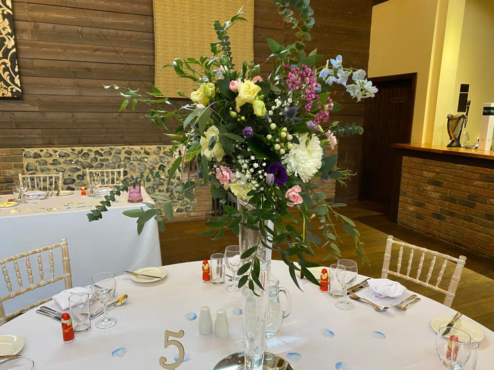 Wedding flowers and Bridal Bouquets delivered across Essex Me