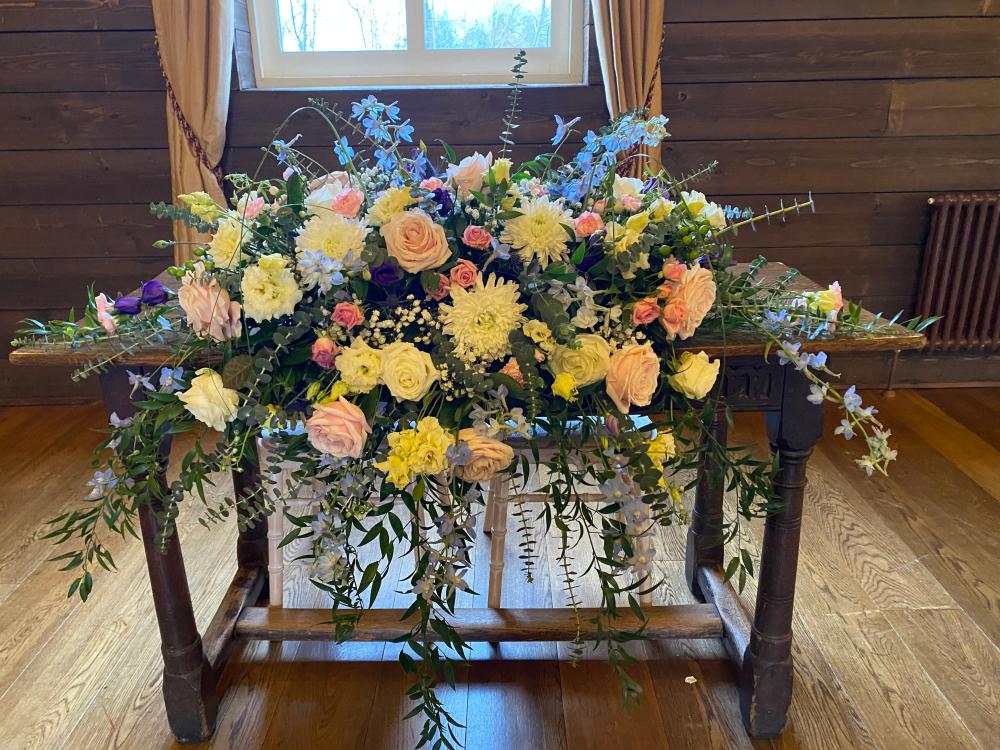 Wedding flowers and Bridal Bouquets delivered across Essex Me